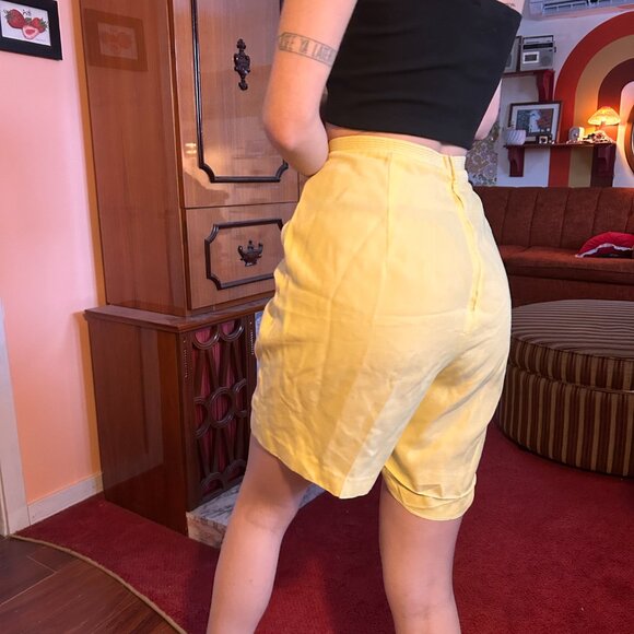 1970s union made yellow pleated side zip shorts - Picture 4 of 12